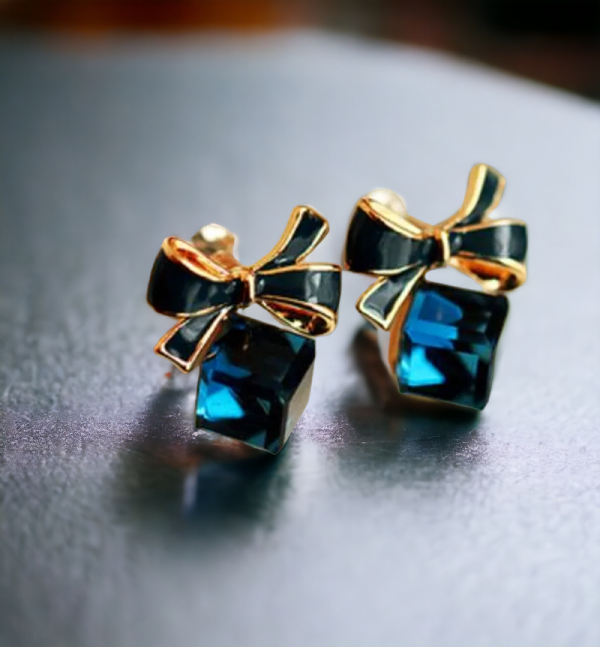 Elegant Gold Bowknot Cube Crystal Earrings for Women"