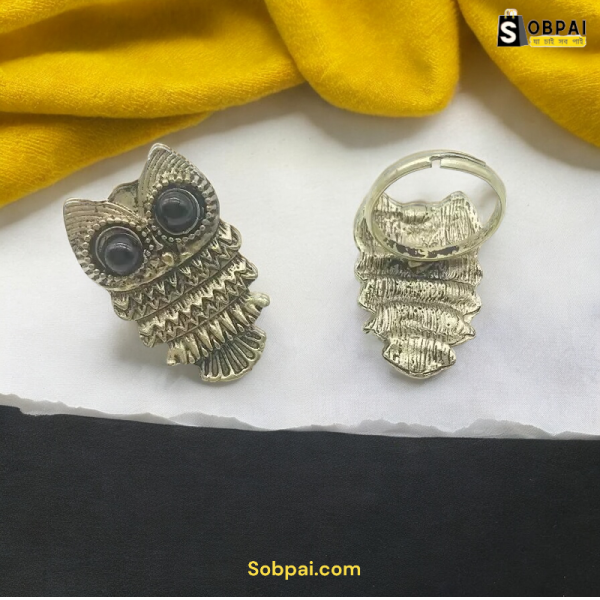 "Owl finger ring design with crystal rhinestones"