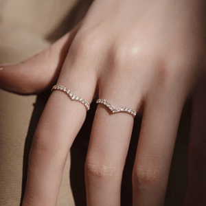 Elegant Female Simple Heart V Rings by SobPai