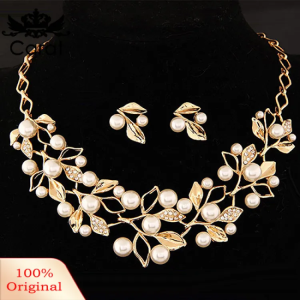 SobPai Elegant Bridal Faux Pearl Leaves Choker Necklace & Stud Earrings Jewelry Set - Perfect for Weddings & Evening Parties, Fashionable Women's Jewelry