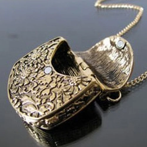 Special Vintage Carved Bronze Locket Pendant Long Chain Unique Necklace - Realistic Appearance, Elegant Design, Perfectly Matches Any Outfit, Ideal Gift for Women and Girls - SobPai - Image 2