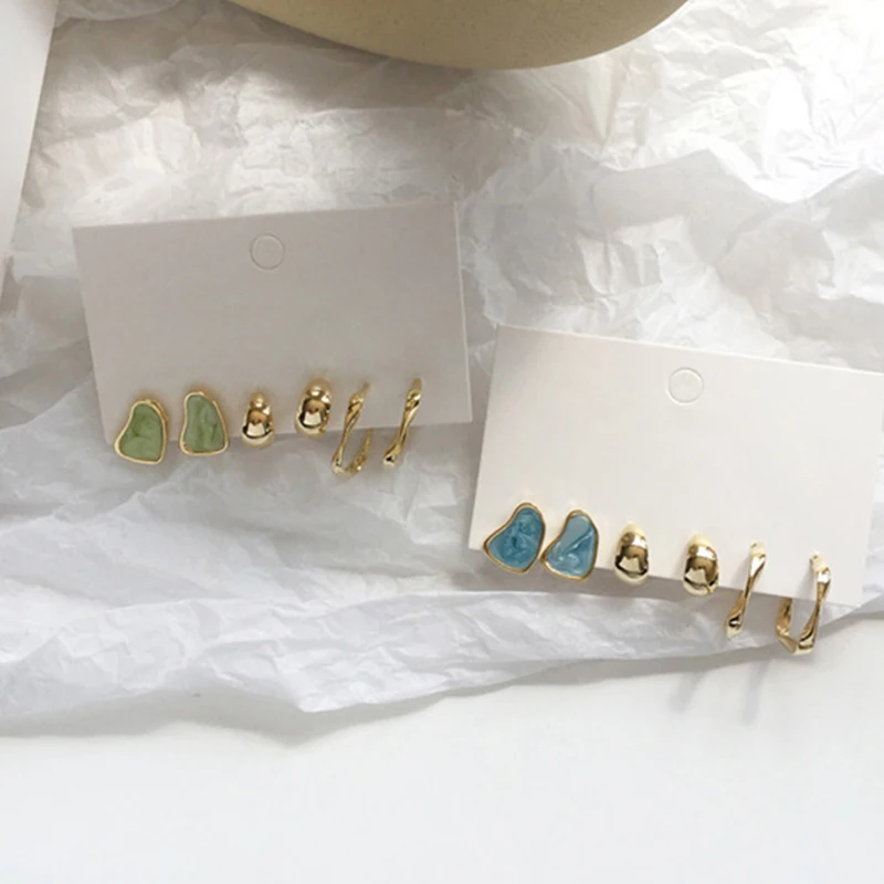 "Vintage Butterfly Pearl Earrings Set: Elegant Circle Drop Design in Gold with Acrylic Geometric Pendant and Tassel Accent - Trendy Jewelry for Women" - Image 2